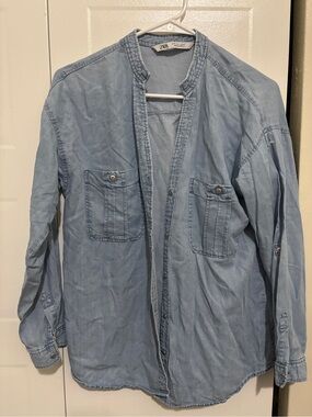 ZARA Light Wash Denim Shirt Jacket in Pale Blue